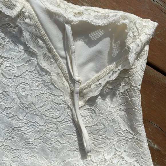 Dynamite Creme Lace Bodysuit - Picture 5 of 11